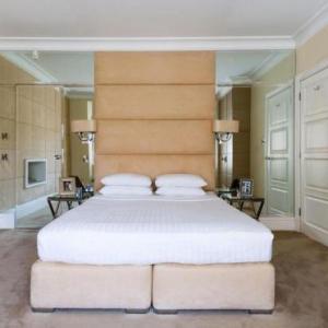 Enjoy this Luxurious 4 Bedroom 4 Bathroom Grand Amsterdam Residence Sleeps 9 Ref AMSA7338 in Amsterdam