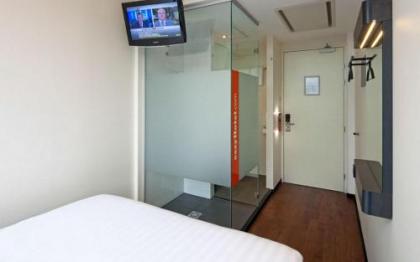 easyHotel Amsterdam City Centre South - image 20