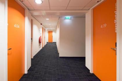 easyHotel Amsterdam City Centre South - image 6