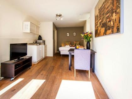 Short Stay Group Harbour Apartments - image 10