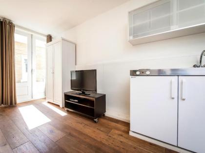 Short Stay Group Harbour Apartments - image 12