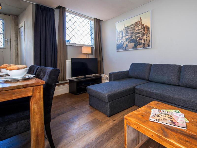 Short Stay Group Harbour Apartments - image 2