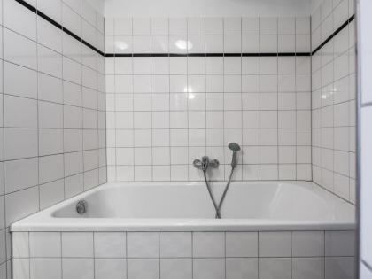 Short Stay Group Harbour Apartments - image 7