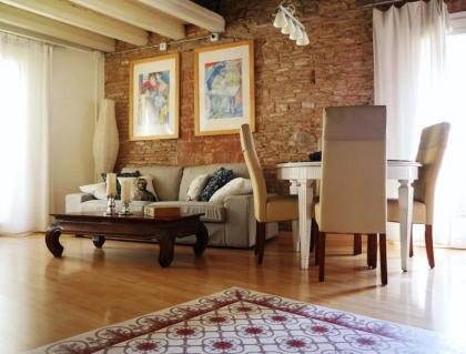 Explore Old Barcelona from a Loft-Style Studio  - image 7