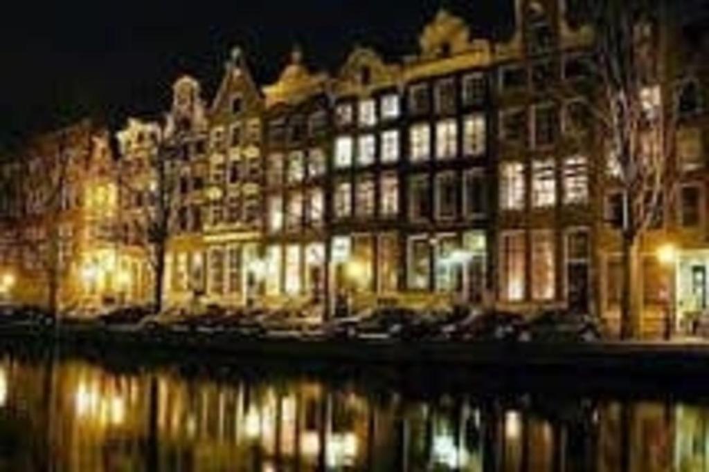 Beautiful Amsterdam 4 Bedroom Duplex with Garden Sleeps 7 Ref AMSA164 - image 3