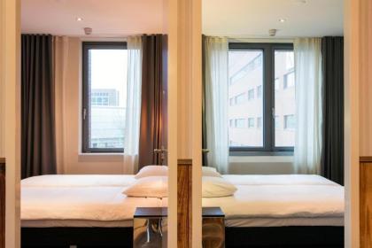 Beautiful New Modern 3 Bedroom 2 Bathroom Amsterdam City Center Apartment Sleeps 6 Ref AMSA1043 - image 13