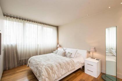 Luxurious Central Amsterdam 5 Bedroom Apartment Sleeps 12 Ref AMSACRS541 - image 4