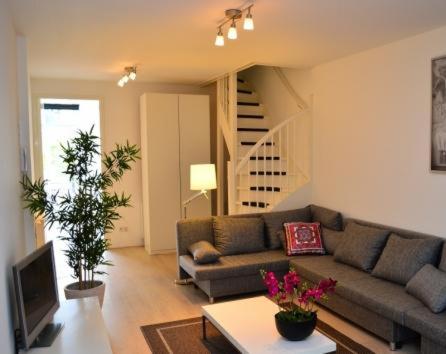 Fabulous 4 Bedroom Duplex by the City Centre Leidseplein! - Ref AMSA404 - main image