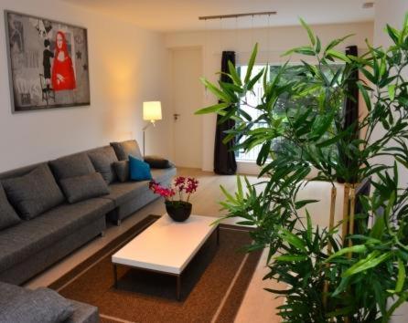 Fabulous 4 Bedroom Duplex by the City Centre Leidseplein! - Ref AMSA404 - image 2