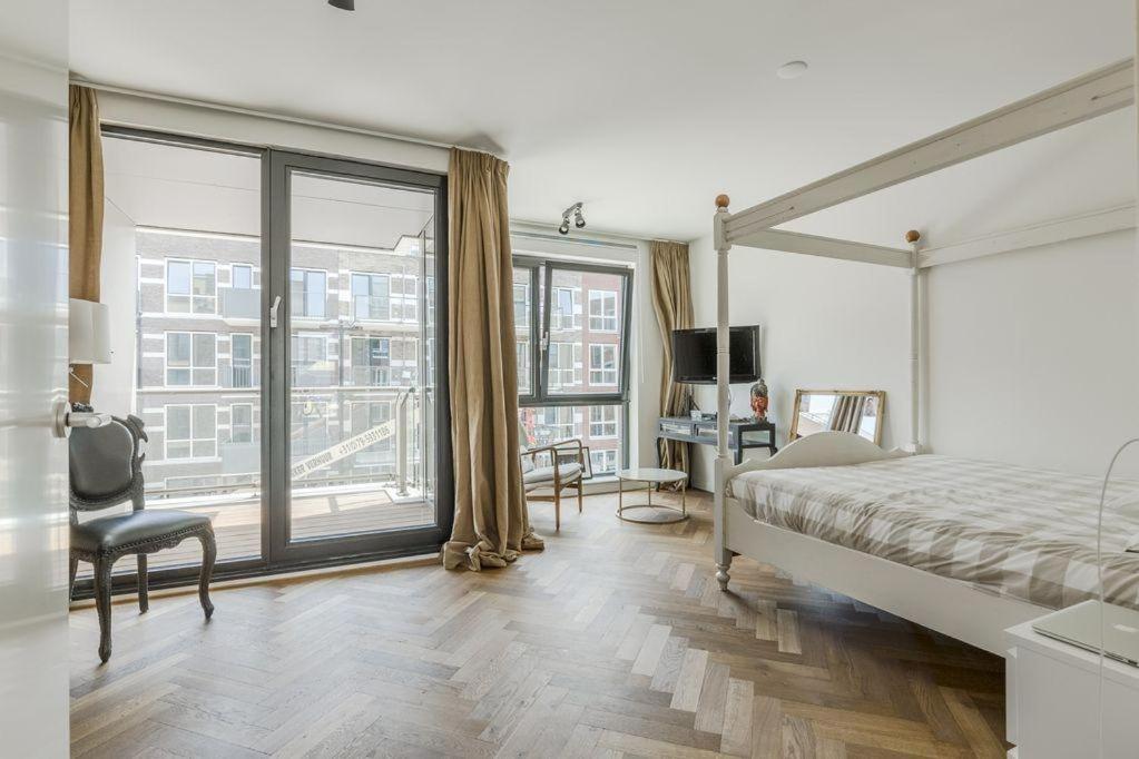 Luxurious Amsterdam 4 Bedroom Triplex in City Center Apartment Sleeps 7 Ref AMSA1725 - image 5