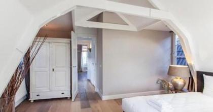 Experience an exquisite blend of 18th century Amsterdam! 4 Bedroom Duplex Penthouse - image 11