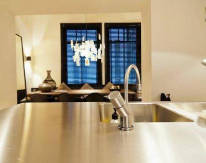 An Elegant Amsterdam City Center 3 Bedroom 2 Bathroom Apartment 8 Guests - image 4