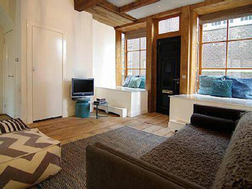 Beautiful Amsterdam City Center 3 Bedroom Apartment 6 Guests - main image