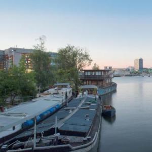 Anna Houseboat