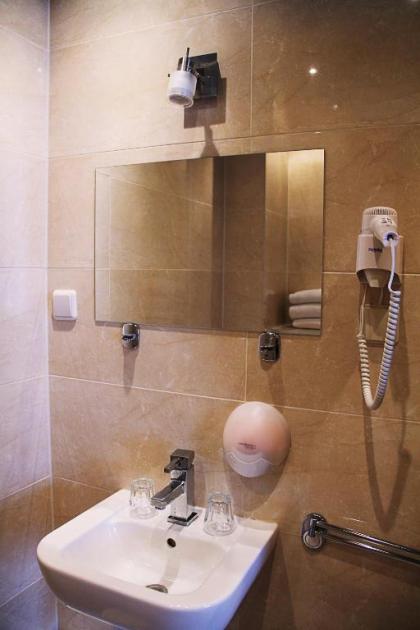 Aadam Hotel Wilhelmina - image 2