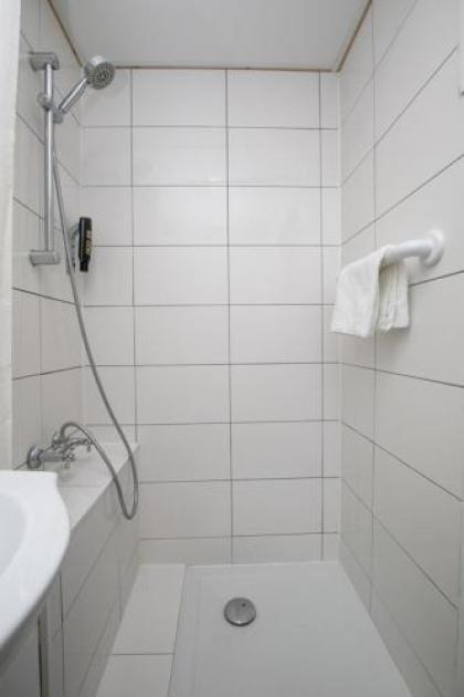 Budget Trianon Hotel - image 20