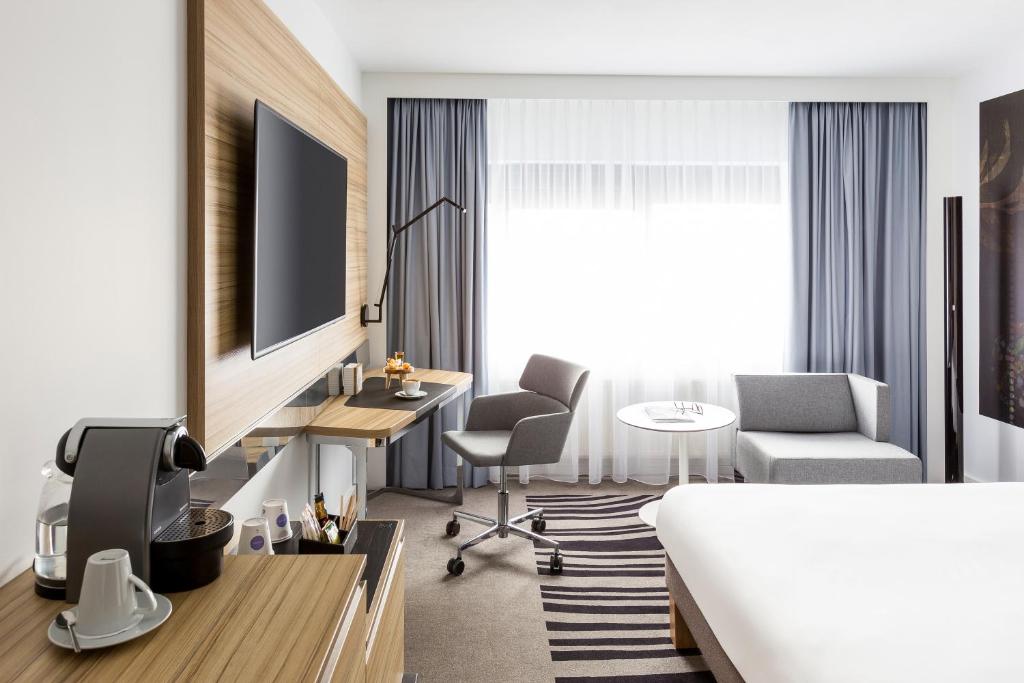 Novotel Amsterdam City - image 2