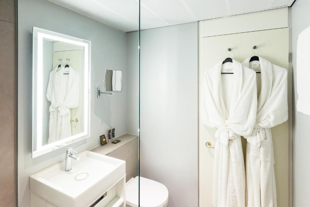 Novotel Amsterdam City - image 4