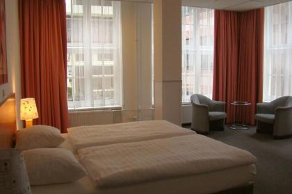 Rho Hotel - image 9