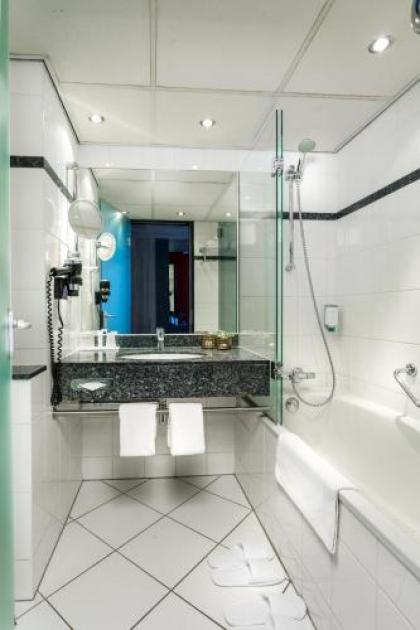 Ramada by Wyndham Amsterdam Airport Schiphol - image 17