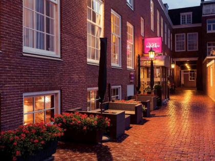 Mercure Hotel Amsterdam Centre Canal District - image 1