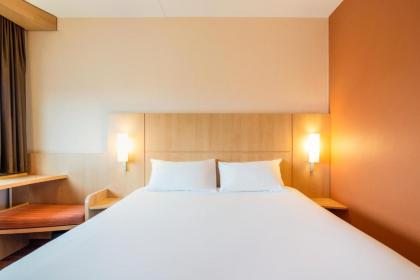 Ibis Schiphol Amsterdam Airport - image 3