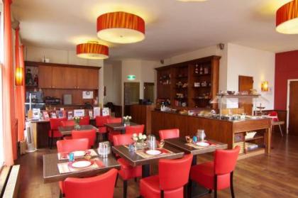 City Hotel - image 7