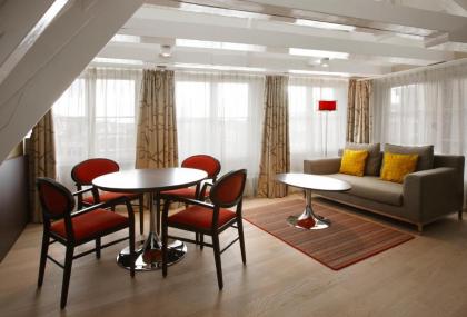 Krasnapolsky Apartments - image 11