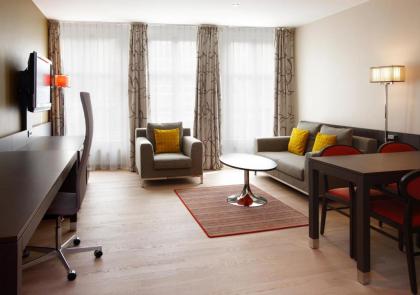 Krasnapolsky Apartments - image 13