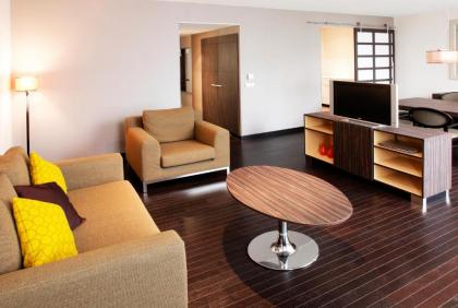 Krasnapolsky Apartments - image 16