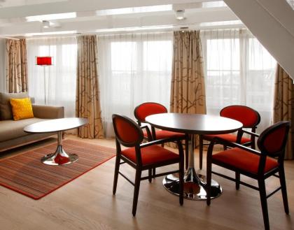 Krasnapolsky Apartments - image 19