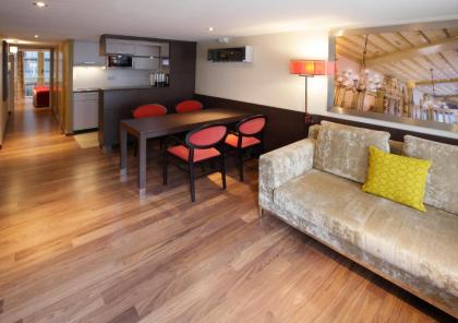 Krasnapolsky Apartments - image 4