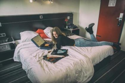 BackStage Hotel - image 4