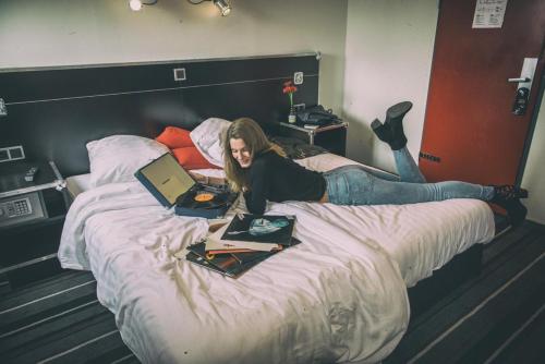 BackStage Hotel - image 4