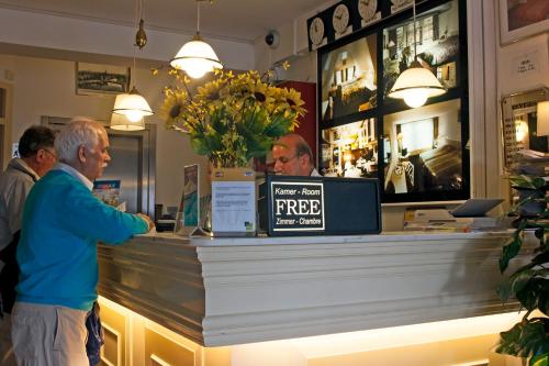 Hotel Prins Hendrik - image 3