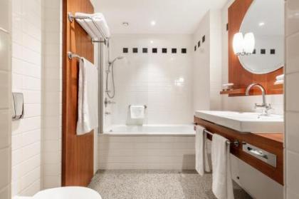 Hilton Amsterdam - image 5