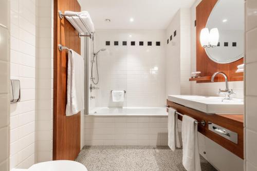 Hilton Amsterdam - image 5