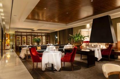 Hilton Amsterdam - image 7