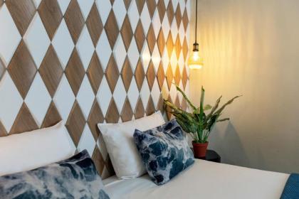 Quentin Golden Bear Hotel - image 1