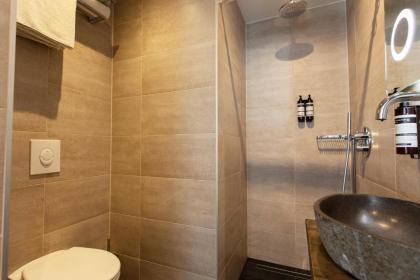 Quentin Golden Bear Hotel - image 5