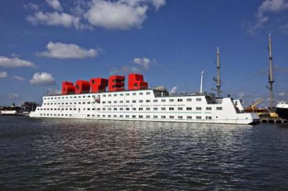 Botel - image 1