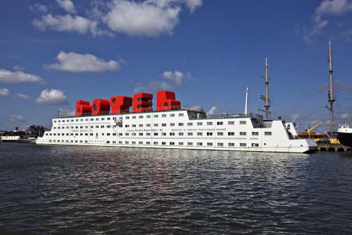 Botel - main image