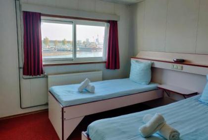 Botel - image 8
