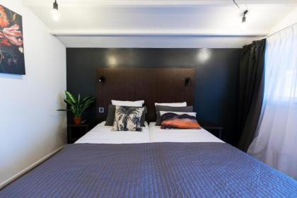 Quentin England Hotel - image 12