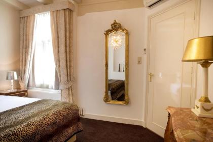 Ambassade Hotel - image 10