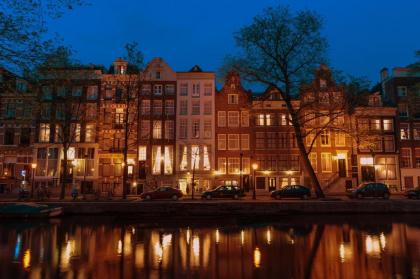 Ambassade Hotel - image 12