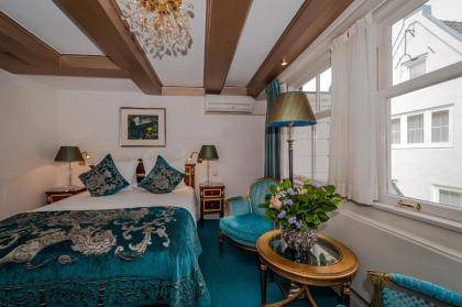 Ambassade Hotel - image 13