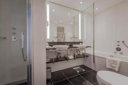 Ambassade Hotel - image 20
