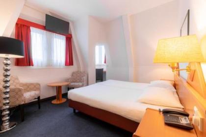 Owl Hotel - image 2