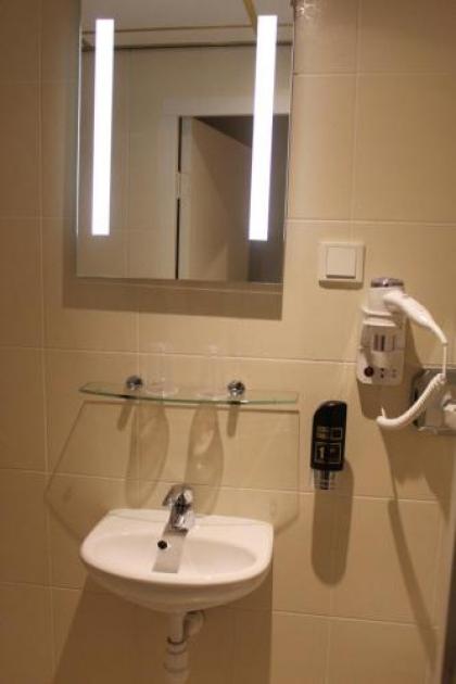 The Townhouse Hotel - image 10
